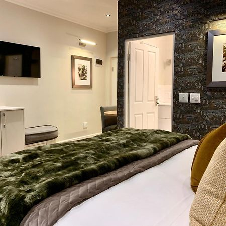Alluvia Boutique Winery&Luxury Accommodation Stellenbosch Chambre photo A bedroom at the hotel