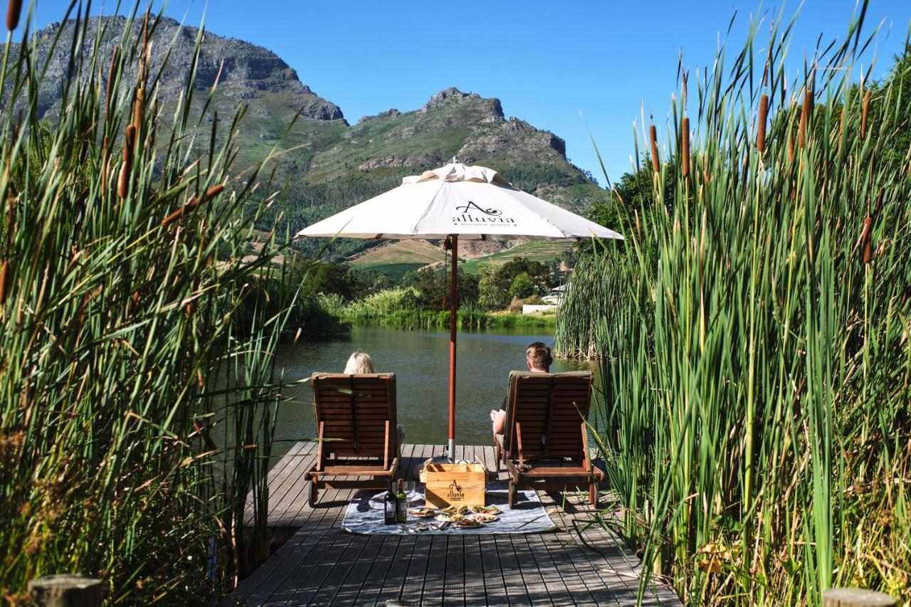 Alluvia Boutique Winery&Luxury Accommodation Stellenbosch Extérieur photo The deck at the restaurant