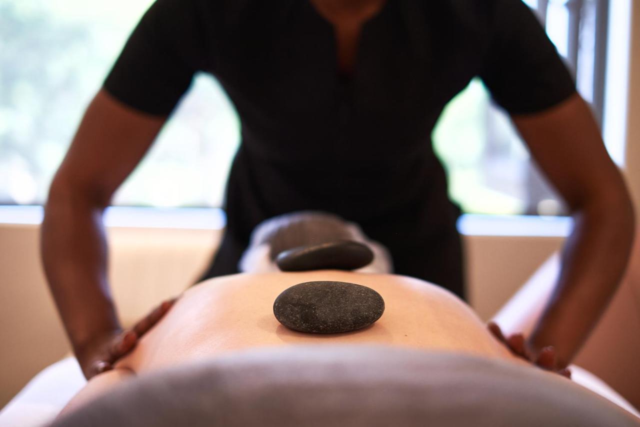 Alluvia Boutique Winery&Luxury Accommodation Stellenbosch Extérieur photo Hot stone massage