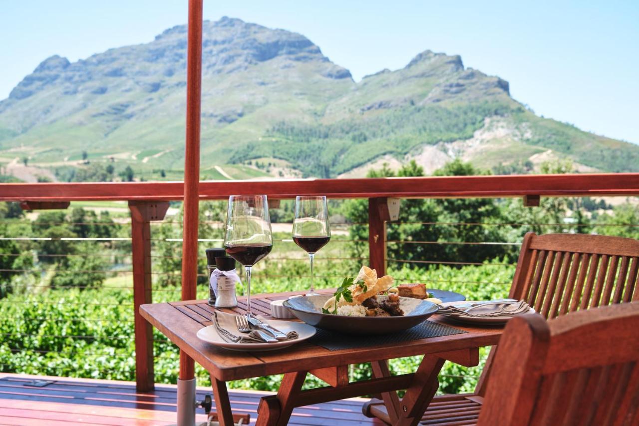 Alluvia Boutique Winery&Luxury Accommodation Stellenbosch Extérieur photo Wine tasting at a South African winery