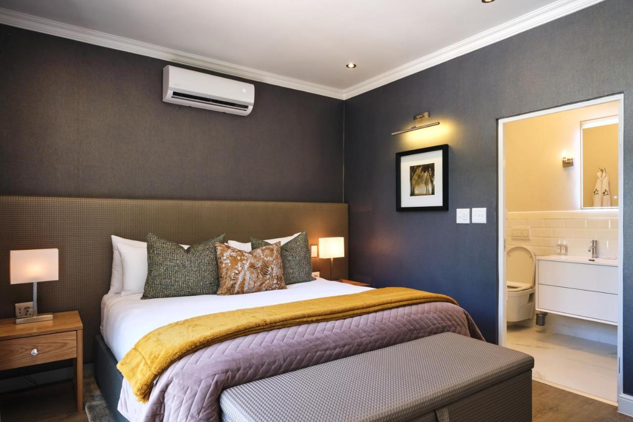 Alluvia Boutique Winery&Luxury Accommodation Stellenbosch Extérieur photo A bedroom at the Cape Heritage