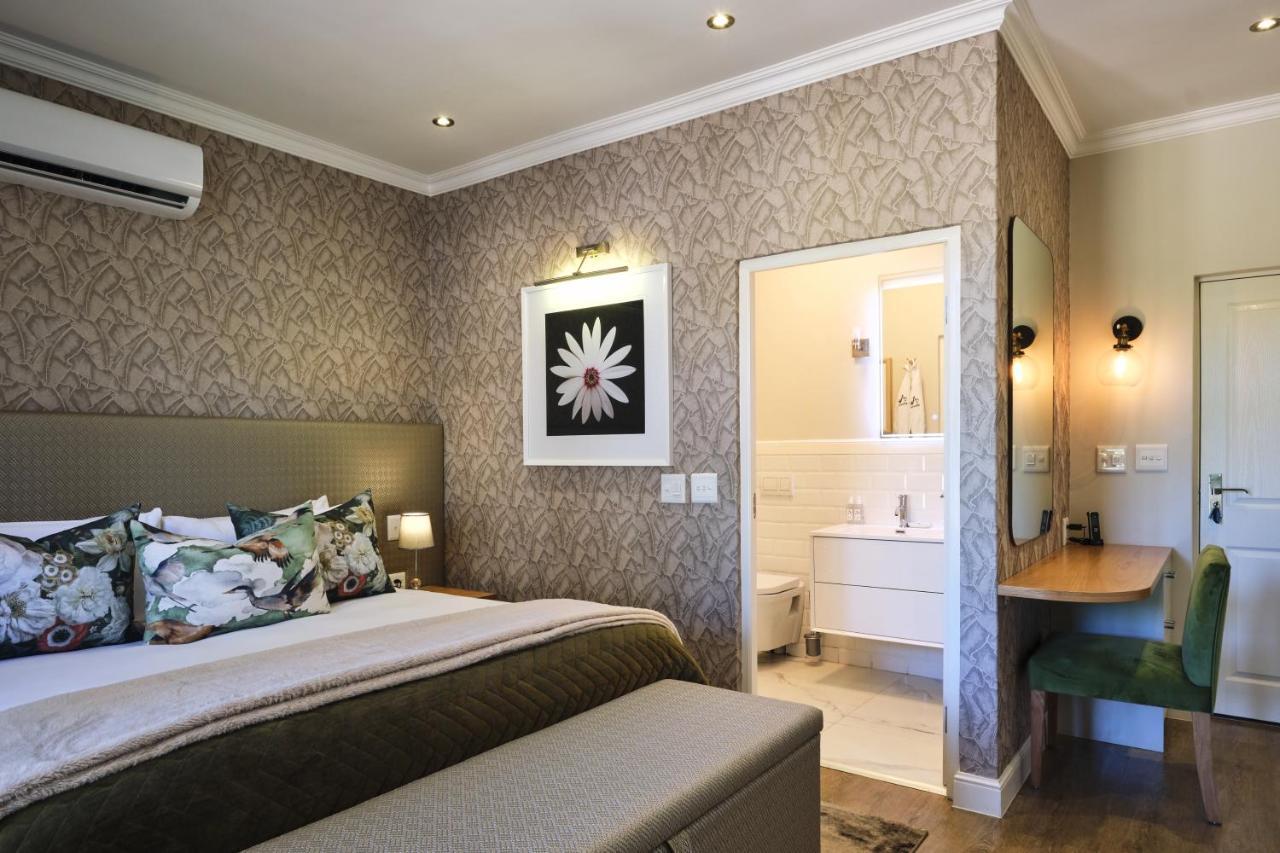 Alluvia Boutique Winery&Luxury Accommodation Stellenbosch Extérieur photo A bedroom at the Cape Heritage