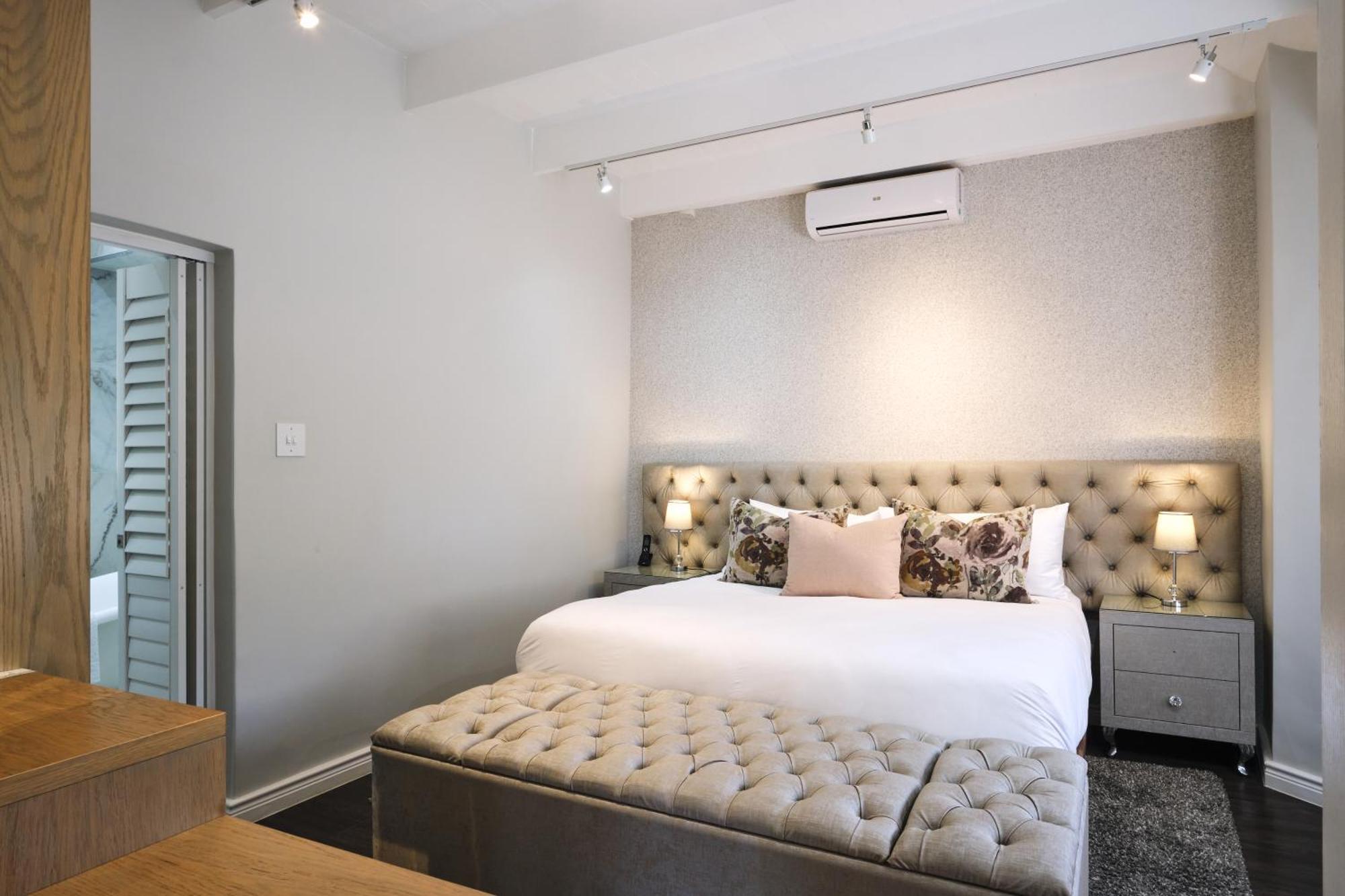 Alluvia Boutique Winery&Luxury Accommodation Stellenbosch Chambre photo A bedroom at the Cape Heritage