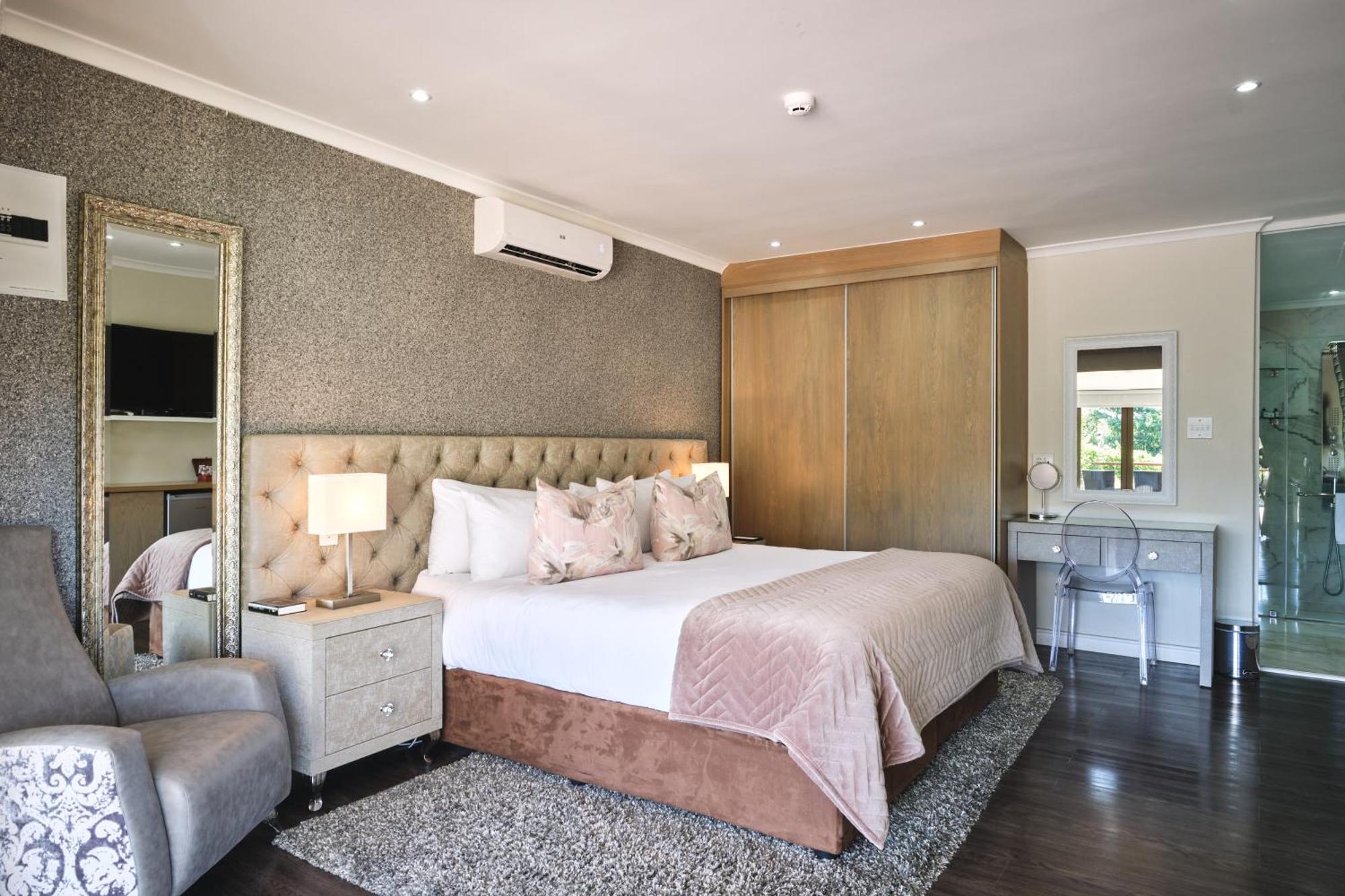 Alluvia Boutique Winery&Luxury Accommodation Stellenbosch Chambre photo A bedroom at the Cape Heritage