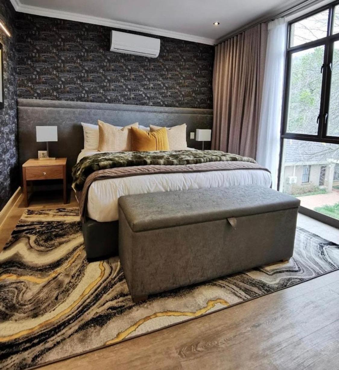 Alluvia Boutique Winery&Luxury Accommodation Stellenbosch Chambre photo A bedroom with a storage bench